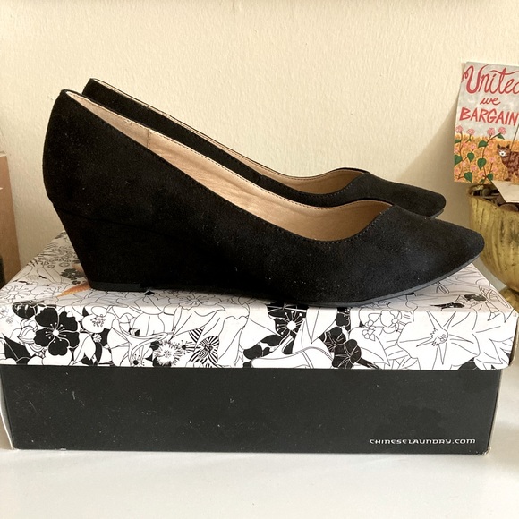 Black Chinese Laundry Wedges - Picture 1 of 4